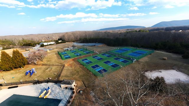 Lot 25 Pointe O Woods DR, Huddleston, VA 24104