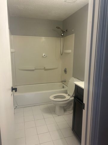 35 Longworth Ave 17, Brockton, MA 02302