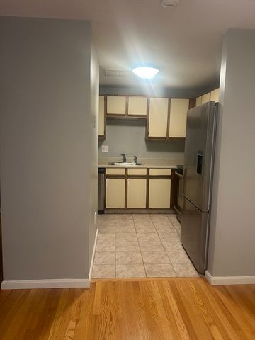 35 Longworth Ave 17, Brockton, MA 02302