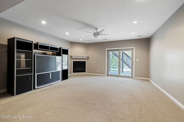 650 Foxmoore Dr, Taylorsville, KY 40071