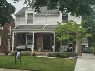 1830 Kenmore Drive, Grosse Pointe Woods, MI 48236