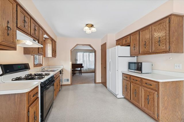 320 Garfield Avenue, New Lenox, IL 60451