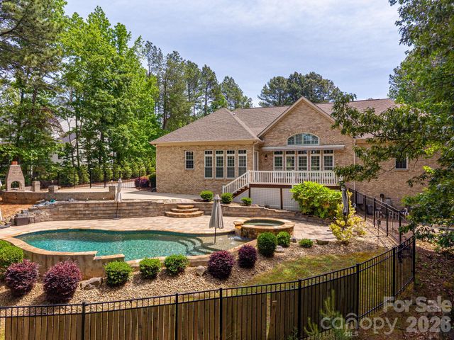 6627 Harbor Oaks Drive, Denver, NC 28037