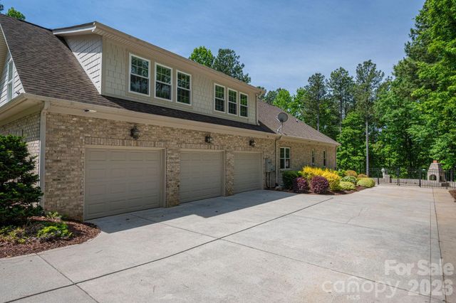 6627 Harbor Oaks Drive, Denver, NC 28037
