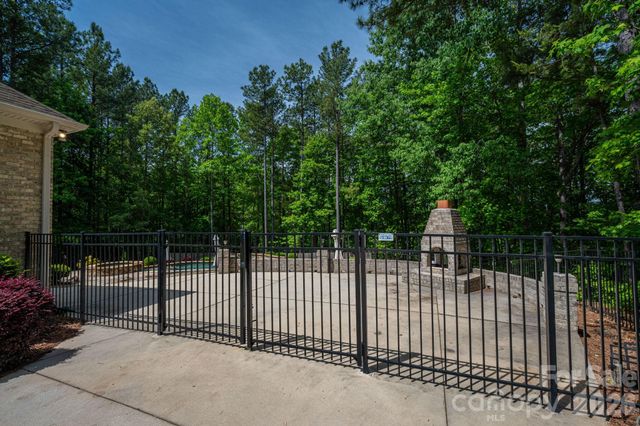 6627 Harbor Oaks Drive, Denver, NC 28037