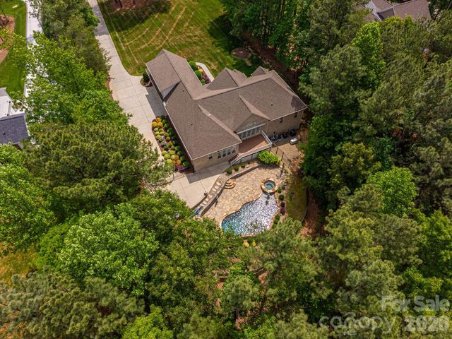 6627 Harbor Oaks Drive, Denver, NC 28037