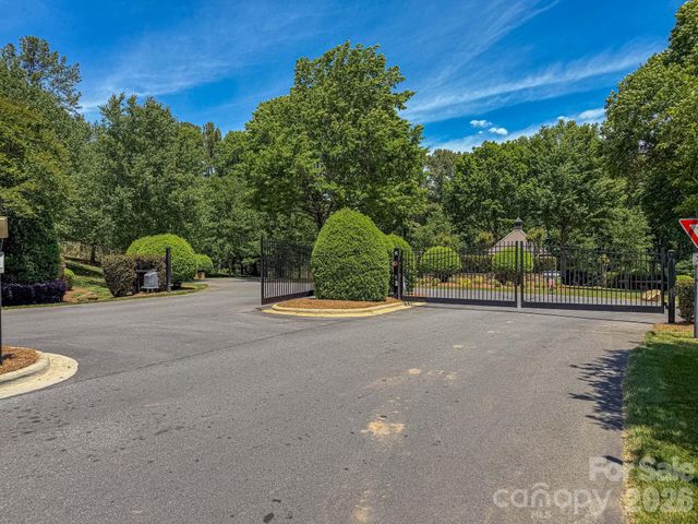 6627 Harbor Oaks Drive, Denver, NC 28037