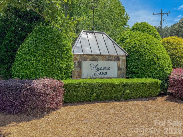 6627 Harbor Oaks Drive, Denver, NC 28037