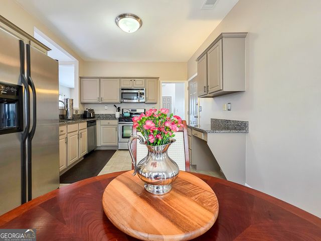 528 Drifton Way, Woodstock, GA 30188