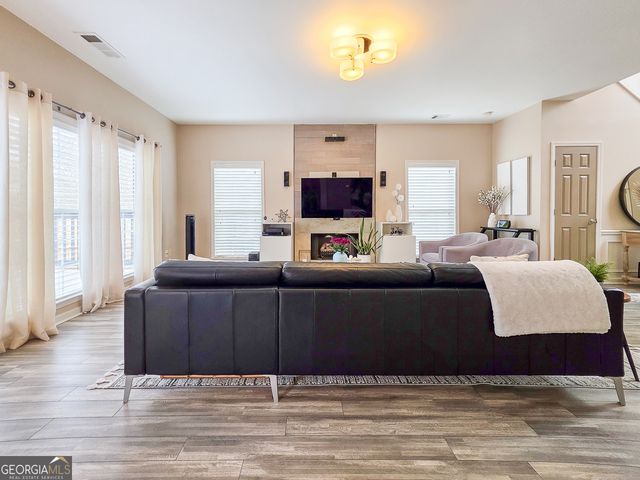 528 Drifton Way, Woodstock, GA 30188