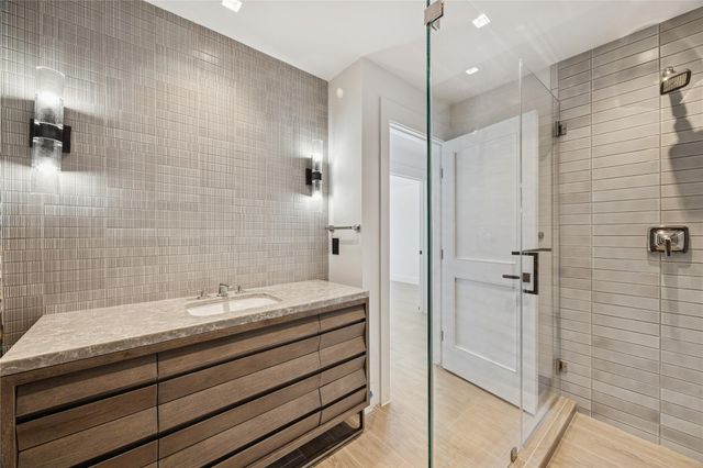 2443 Lakewood Pointe, Seabrook, TX 77586