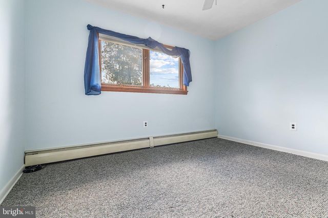 883 STEVENS LN, Upper Holland, PA 19053