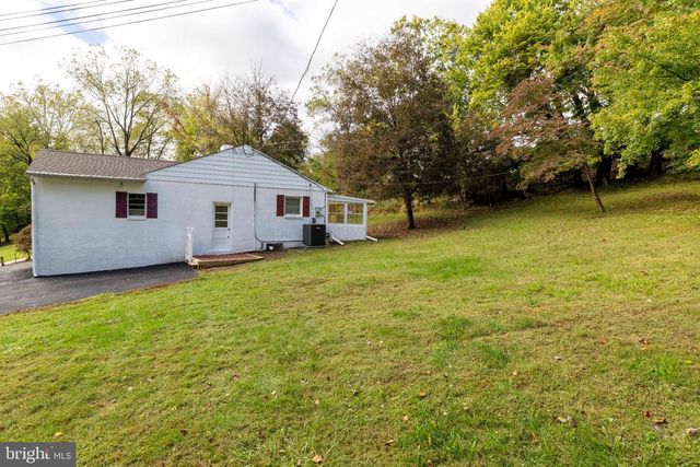 883 STEVENS LN, Upper Holland, PA 19053