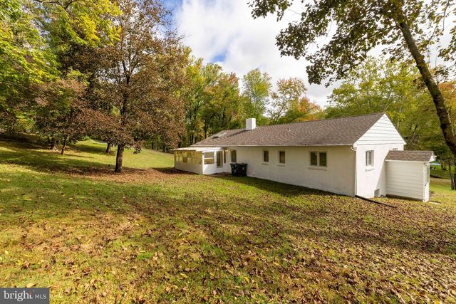 883 STEVENS LN, Upper Holland, PA 19053