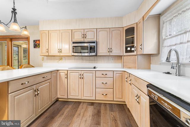 883 STEVENS LN, Upper Holland, PA 19053