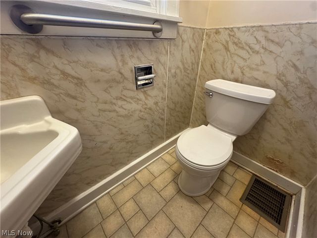 211 E Main Street, St Clairsville, OH 43950