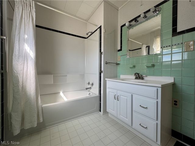 211 E Main Street, St Clairsville, OH 43950