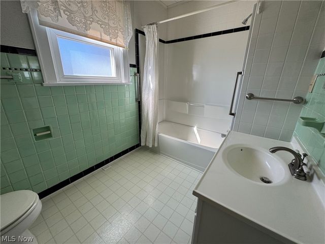 211 E Main Street, St Clairsville, OH 43950