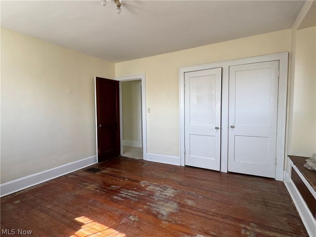 211 E Main Street, St Clairsville, OH 43950