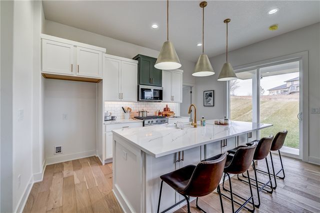 2925 NE Brentwood Circle, Grimes, IA 50111