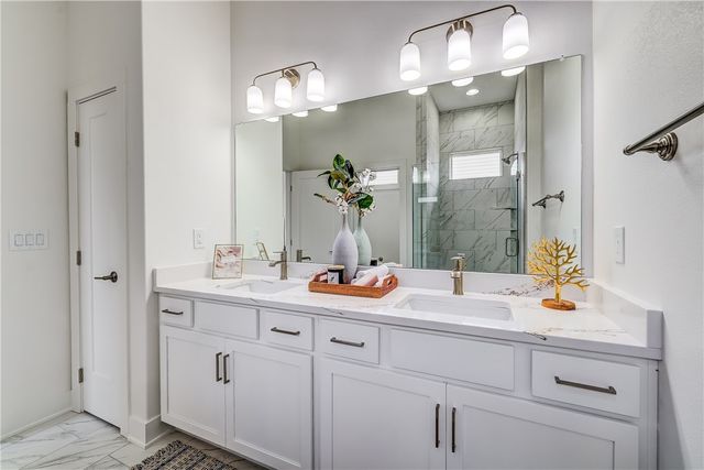 2925 NE Brentwood Circle, Grimes, IA 50111