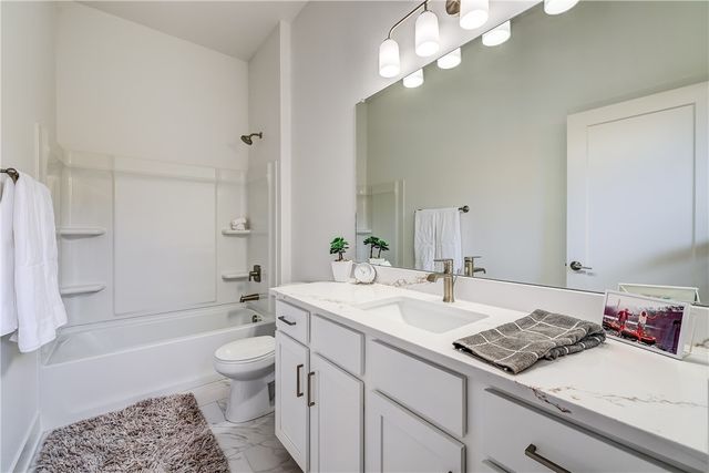 2925 NE Brentwood Circle, Grimes, IA 50111