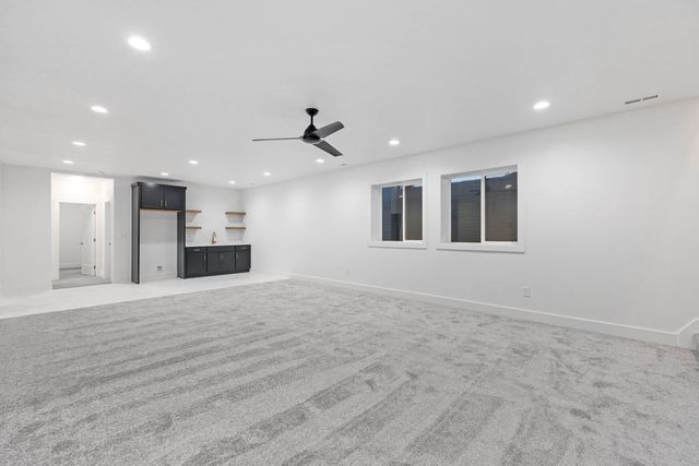 2925 NE Brentwood Circle, Grimes, IA 50111