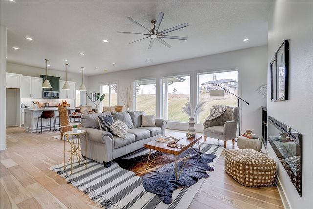2925 NE Brentwood Circle, Grimes, IA 50111
