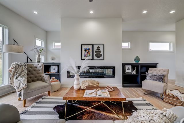2925 NE Brentwood Circle, Grimes, IA 50111