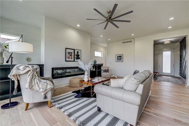 2925 NE Brentwood Circle, Grimes, IA 50111