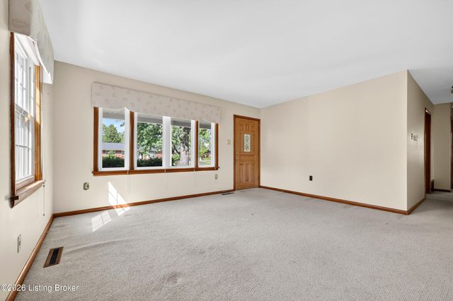 6137 Middlerose Cir, Louisville, KY 40272