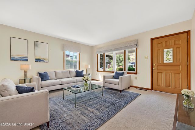 6137 Middlerose Cir, Louisville, KY 40272