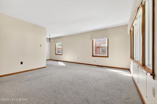 6137 Middlerose Cir, Louisville, KY 40272