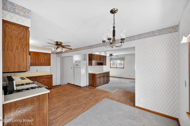 6137 Middlerose Cir, Louisville, KY 40272