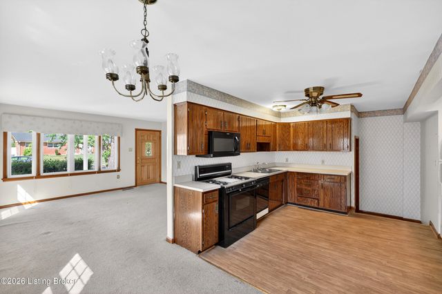 6137 Middlerose Cir, Louisville, KY 40272