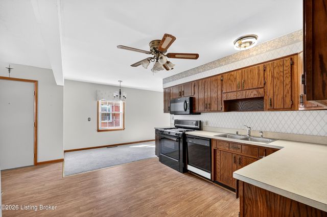 6137 Middlerose Cir, Louisville, KY 40272