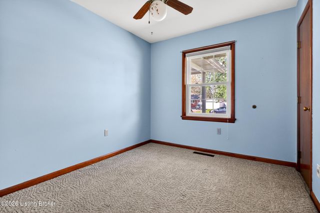 6137 Middlerose Cir, Louisville, KY 40272