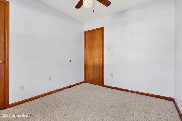 6137 Middlerose Cir, Louisville, KY 40272