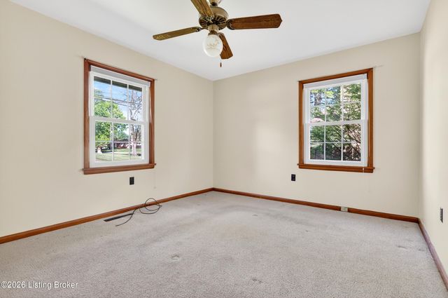 6137 Middlerose Cir, Louisville, KY 40272