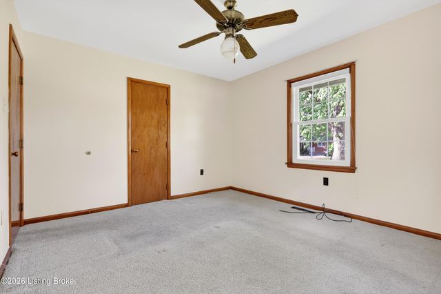 6137 Middlerose Cir, Louisville, KY 40272