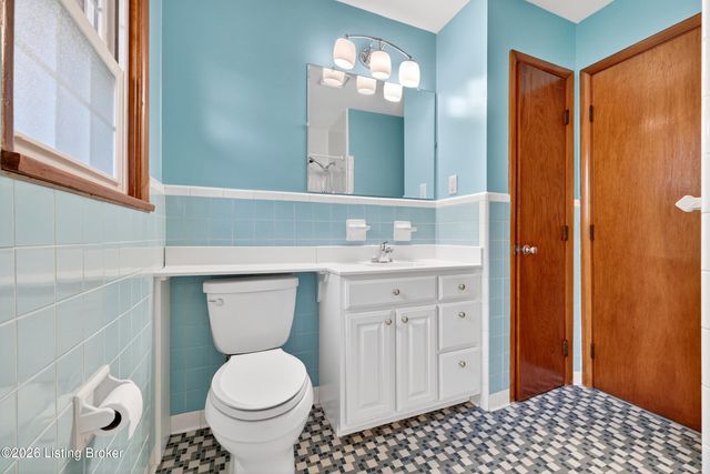 6137 Middlerose Cir, Louisville, KY 40272