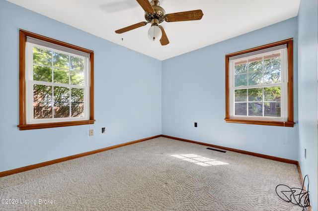 6137 Middlerose Cir, Louisville, KY 40272