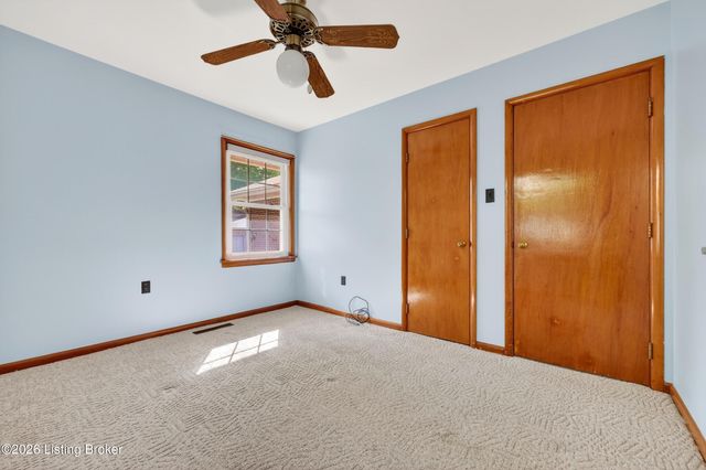 6137 Middlerose Cir, Louisville, KY 40272