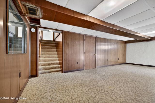 6137 Middlerose Cir, Louisville, KY 40272