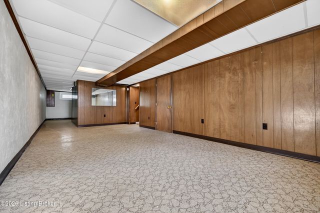 6137 Middlerose Cir, Louisville, KY 40272