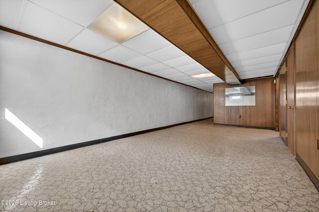 6137 Middlerose Cir, Louisville, KY 40272