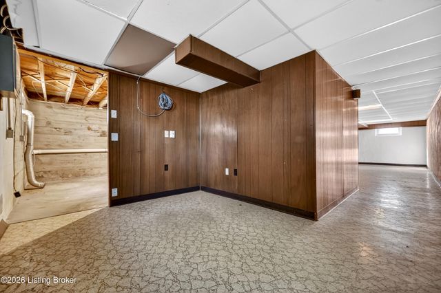 6137 Middlerose Cir, Louisville, KY 40272