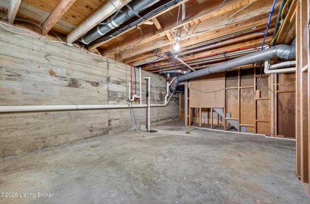 6137 Middlerose Cir, Louisville, KY 40272