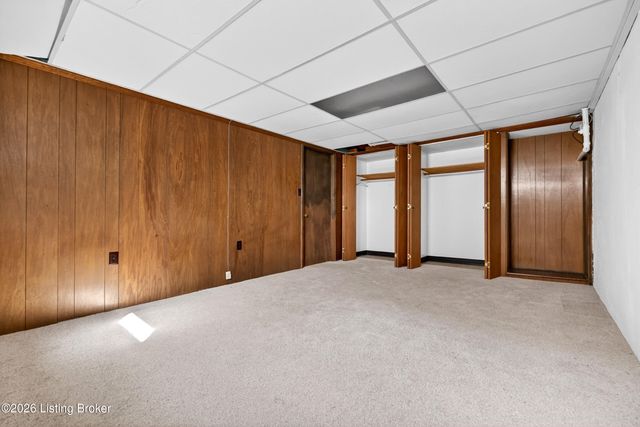 6137 Middlerose Cir, Louisville, KY 40272