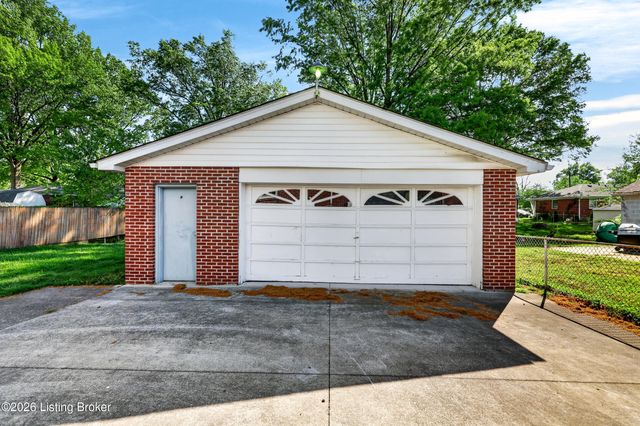 6137 Middlerose Cir, Louisville, KY 40272